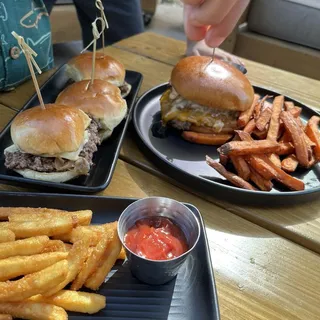 KIDS SLIDERS & FRIES