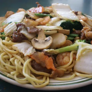 Lo Mein Delight (P9) with Chicken, Shrimp, and Beef.