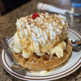 Caramel waffle sundae
