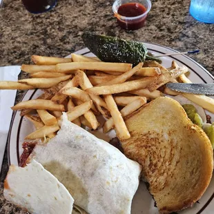 Santa Fe Grill Sandwich, fries, and roasted pepper