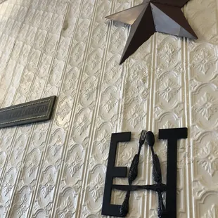 a star and eat sign on the wall