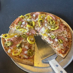 The "Hot Pig"  Ham, sausage, onion , jalapeño peppers, and banana peppers. On a Gluten Free crust. Side of hot sauce!