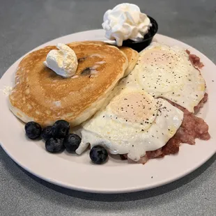 Corned beef has &amp; blueberry pancakes