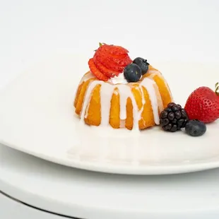 Berry Shortcake with Vanilla Drizzle