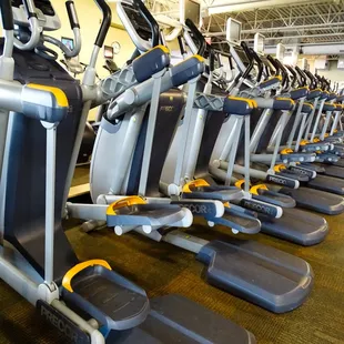 Genesis Health Clubs Aksarben Cardio Equipment