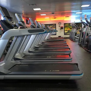 Treadmills at Genesis East Central