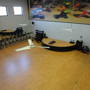 Group exercise room at Genesis East Central
