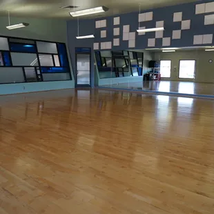 Group exercise room at Genesis East Central