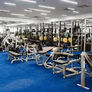 Weight training equipment at Genesis Rock Road