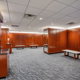 locker rooms at westroads Genesis