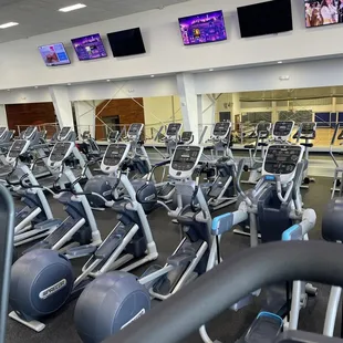 Decent amount of cardio equipment