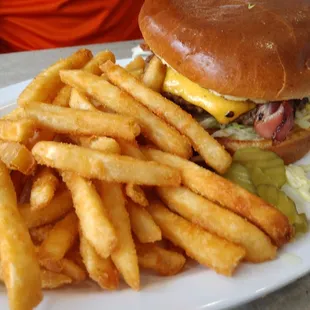 Bacon Cheeseburger w/fries