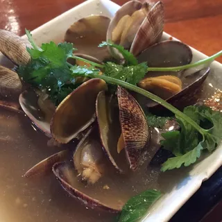 Sake Infused Clams