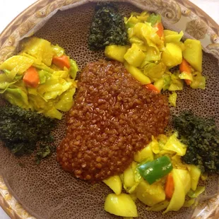 Spicy lentils, potato curry and sautéed kale with cardamom and chilly peppers. Yum!!