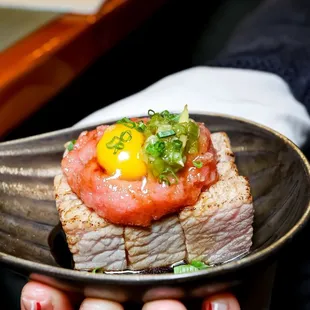 The Kissing (@joeynht)