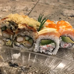 a sushi roll with salmon and avocado
