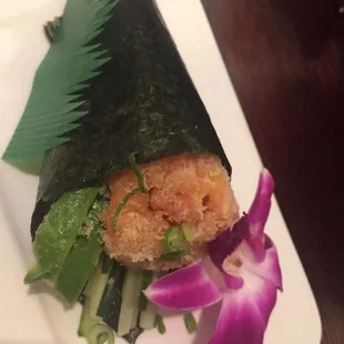 Spicy salmon hand roll