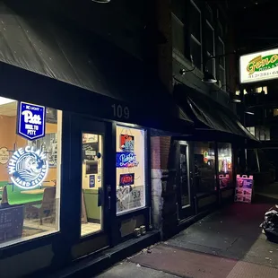 the outside of a restaurant