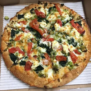 Amazing pizza !!! Broccoli, tomatoes, ricotta cheese!