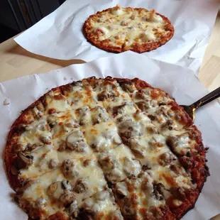 Sausage, mushroom, onion with a Regular Jumbo Shrimp waving on the background!