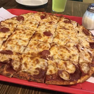 14" Pepperoni pizza