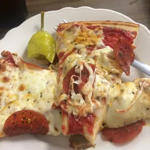 Geno's Pizza located in Livermore, KY