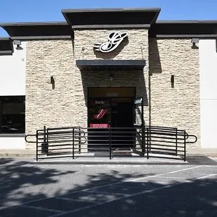 The front entrance to Genova's To Go in Eldersburg, MD.