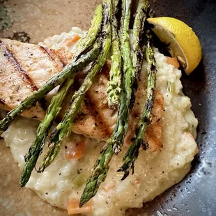Salmon with risotto and asparagus