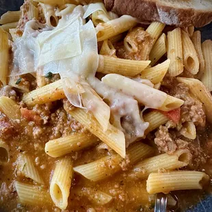 Penne bolognese