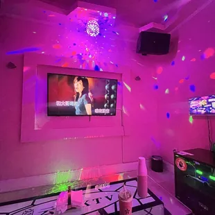 Small room (2-5 people)