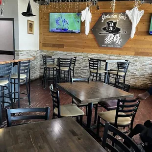 It's rare to find a table here but it was 2 pm!