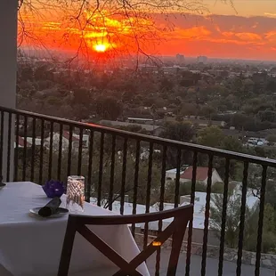 Arizona is known for our stunning sunsets - Geordie&apos;s at Wrigley Mansion has them covered. Come on up for the best views in town.