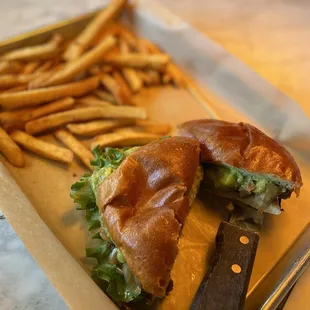 Guacamole burger with an Impossible patty, no aioli, bacon, or cheese.