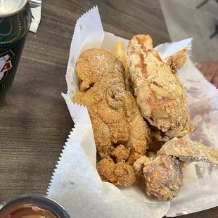 Small white catfish and chicken plate