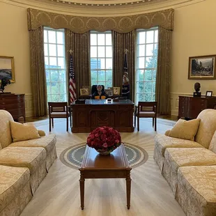 Oval office replica