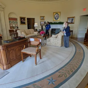 Oval office replica