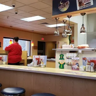 That bag under the heat lamp was there when I sat down and another 15 minutes until the person picked it up.