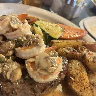 Rib Eye topped with some shrimp and mushrooms.. Let me not forget the red roasted potatoes..Mouth watering
