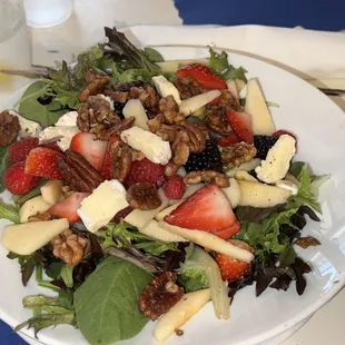 Brie &amp; Apple Salad
