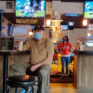 Good drinks, friendly bartenders, and one of the best fried chicken whether it's the Seahawks, Blazers, or Timbers you be watching.