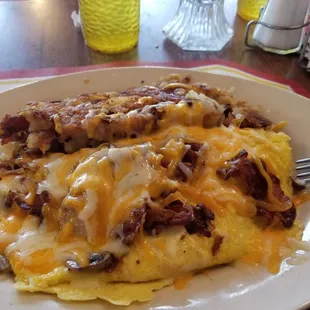 Bacon, cheese, and mushroom omlette with home fries