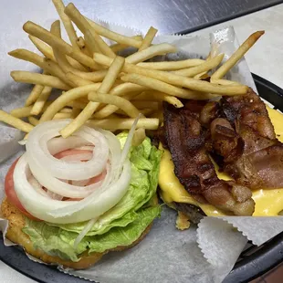Bacon cheeseburger with fries