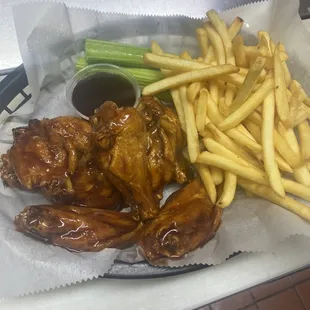Honey, barbecue wings.. All the wingwing sauces, are made to order