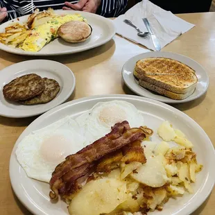 5. Linworth Classic Sausage Patties Veggie Omelet