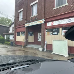 George&apos;s Market CLOSED after placing an online order.
