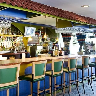 FULL SERVICE BAR
