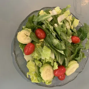 a plate of lettuce and tomatoes