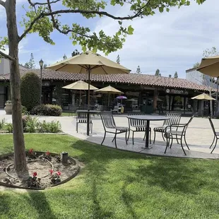 Nice outside seating area where you can see this view of plaza with more seating