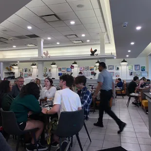 First time here in Georgie V's. Loud and lovely.