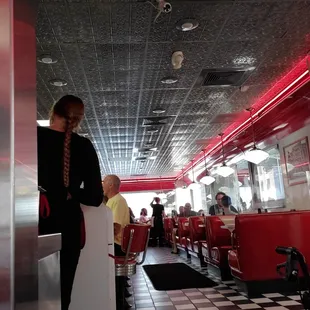 diners waiting for customers